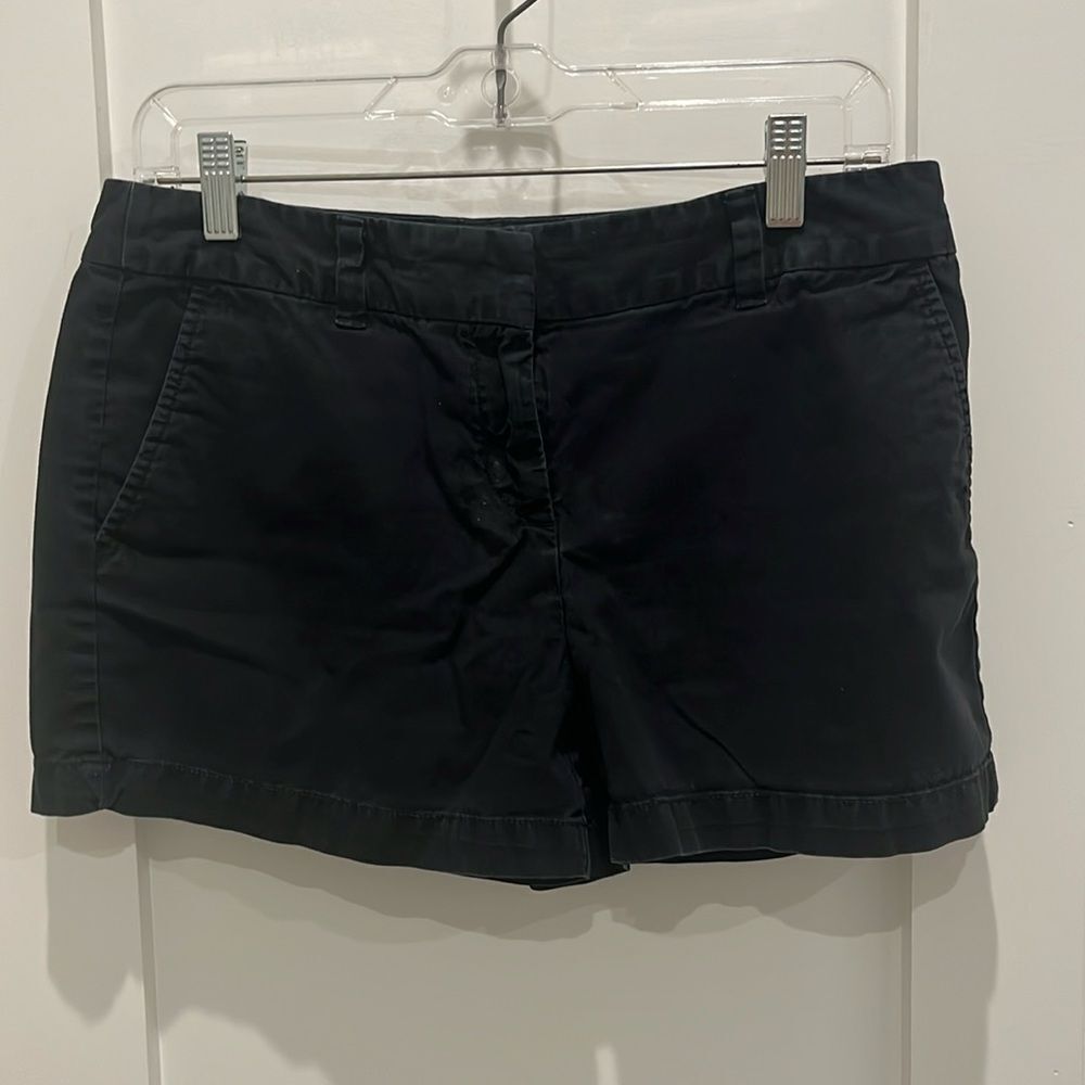 FREE w/2 item bundle purchase 
Ann Taylor LOFT black shorts